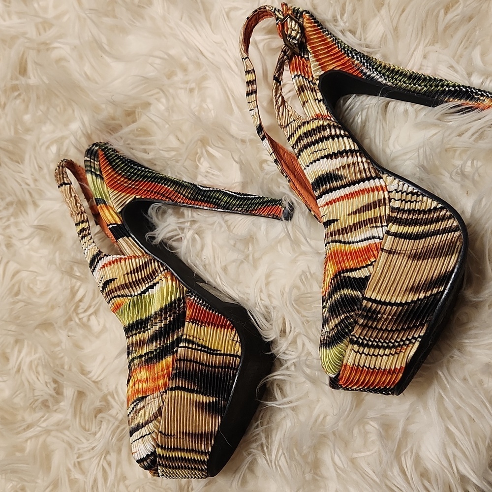 (TWO 💋 LIPS) STILLETTO HEELS SIZE 8 - EUC